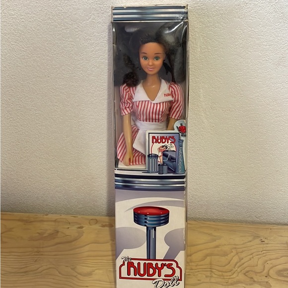 Vintage 1990s Ruby’s Diner Waitress Barbie Doll. NEW!! In Box! - Picture 3 of 7